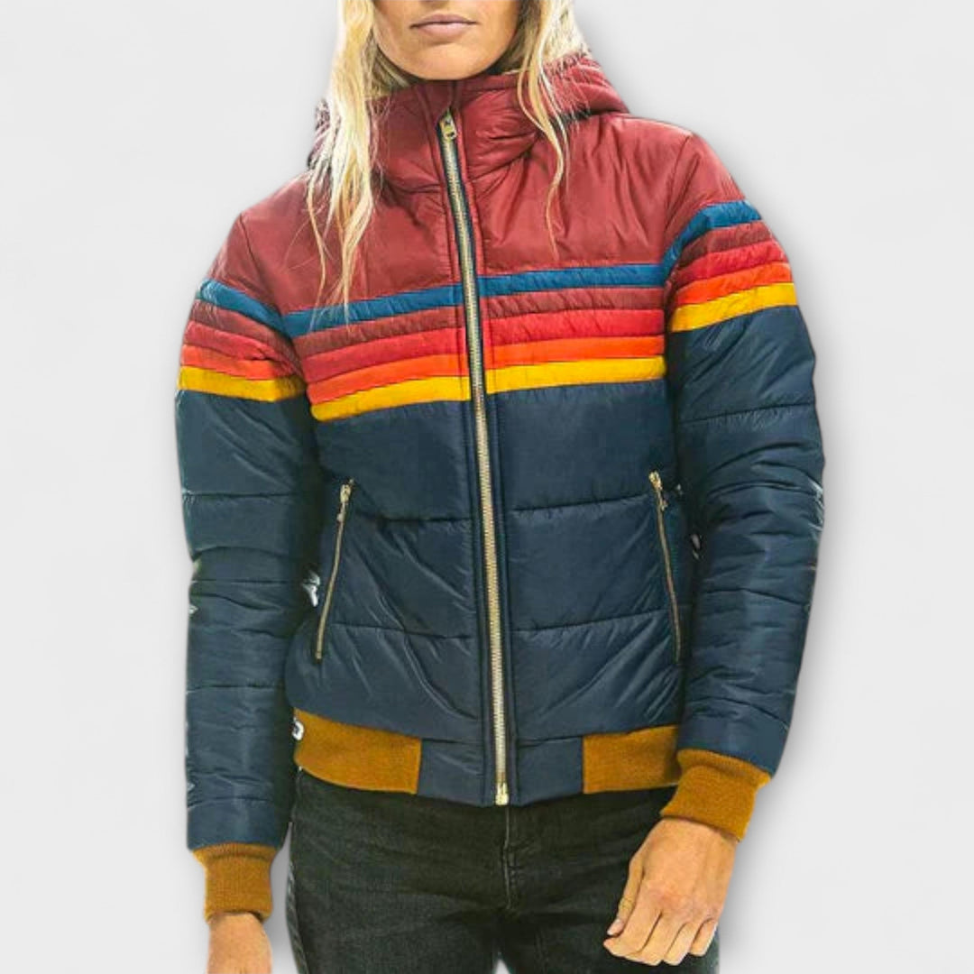 PEGGY | RETROINSPIRERAD PARKA MED MELLANRINGNING OCH ELEGANT MAGTDECKE