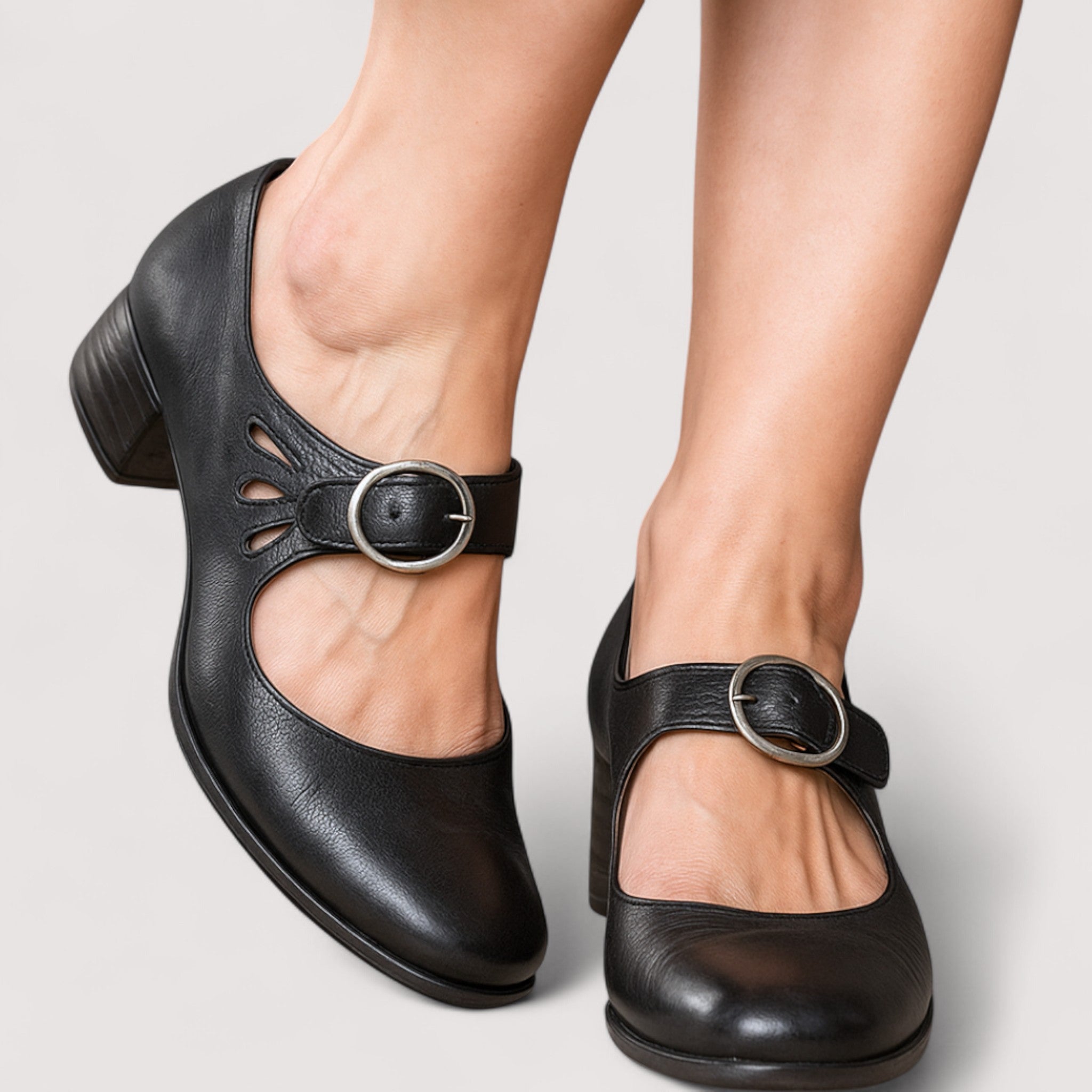 Clara - Elegant dekolleté i ekologläder