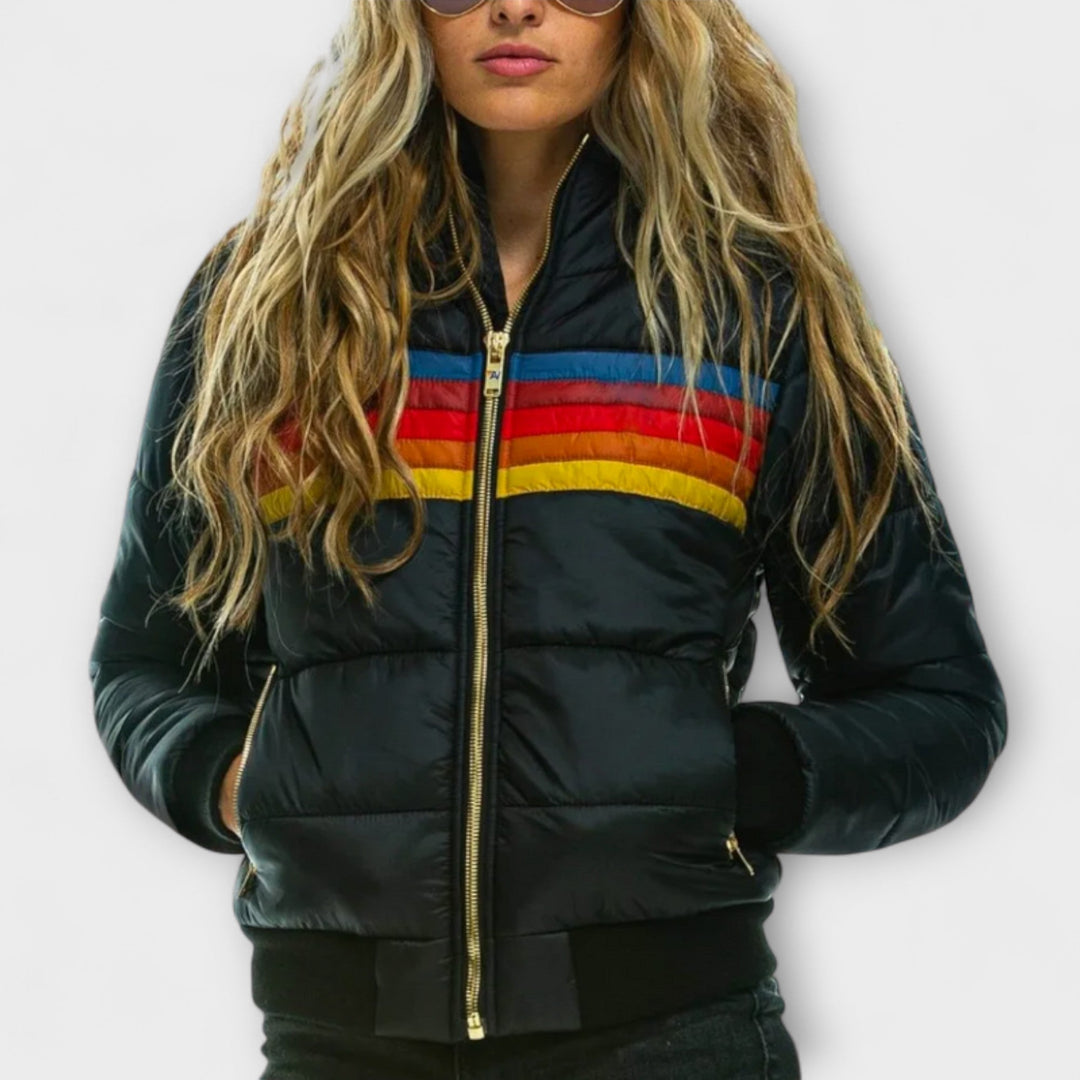 PEGGY | RETROINSPIRERAD PARKA MED MELLANRINGNING OCH ELEGANT MAGTDECKE