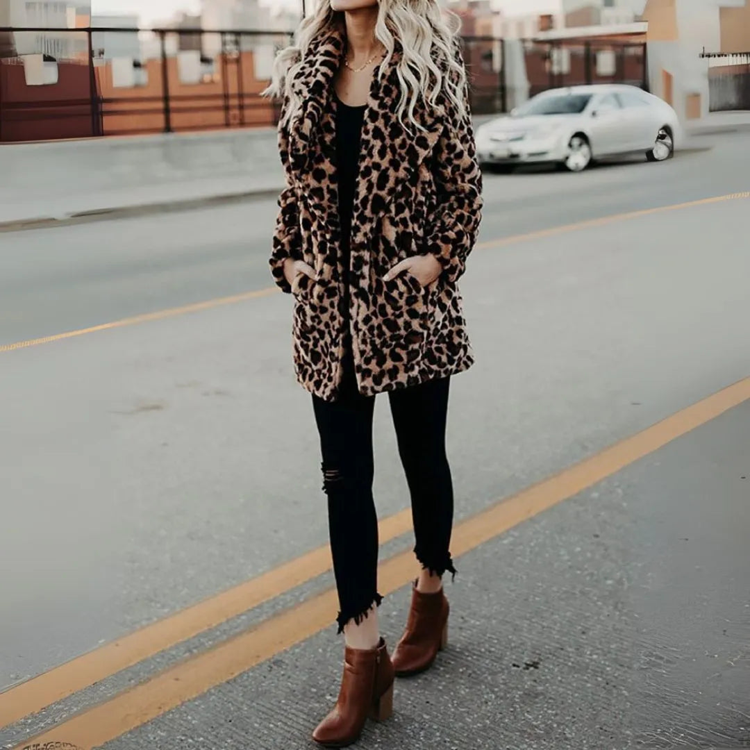 SASHA | Lyxig leopardmönstrad konstpälsjacka